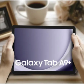 Segurando Tablet Samsung Galaxy Tab A9+