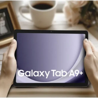 Segurando Tablet Samsung Galaxy Tab A9+